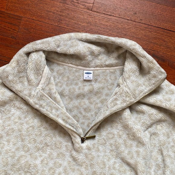 Old Navy Fleece Pullover with Cheetah Print - Picture 3 of 7